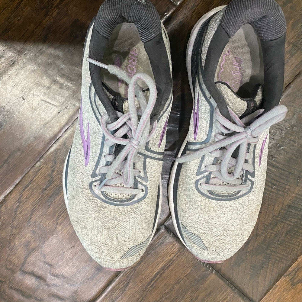 Brooks adrenaline 20 size 7 purple and gray